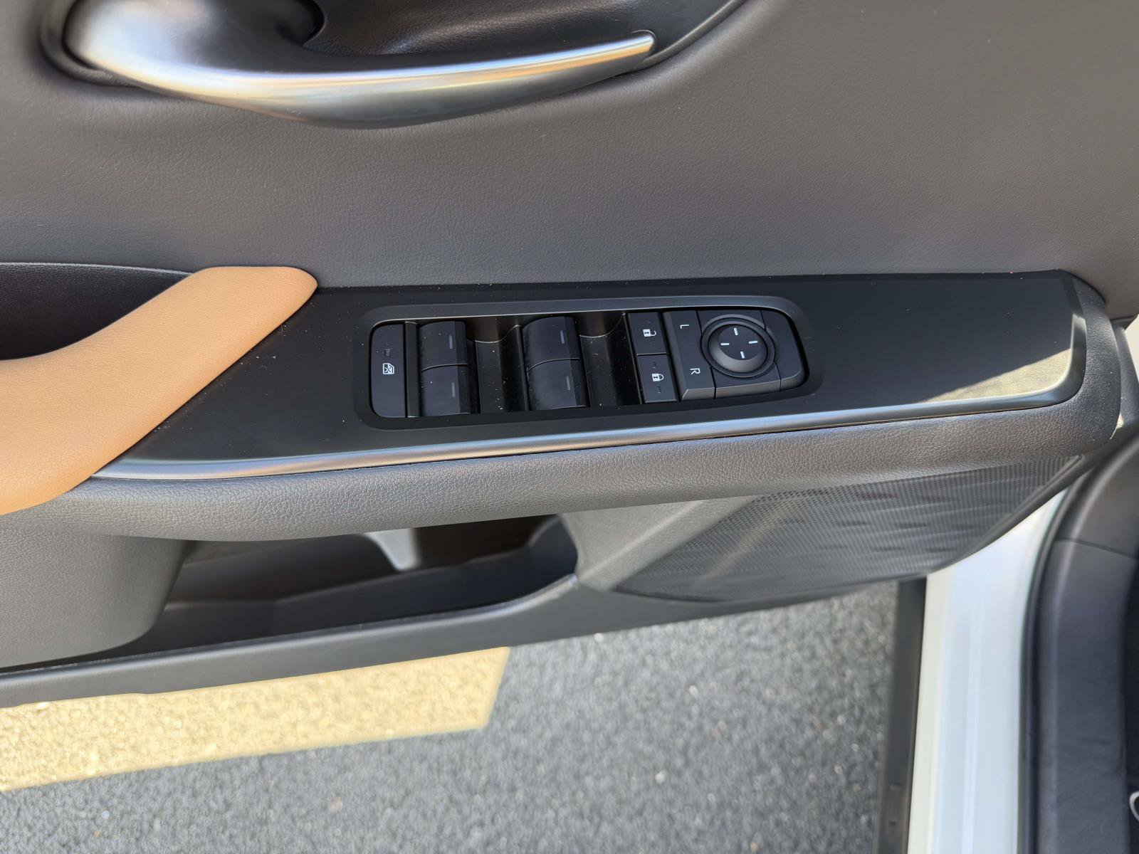 Used 2025 Lexus UX 300h AWD w/ Cold Area Package image 15
