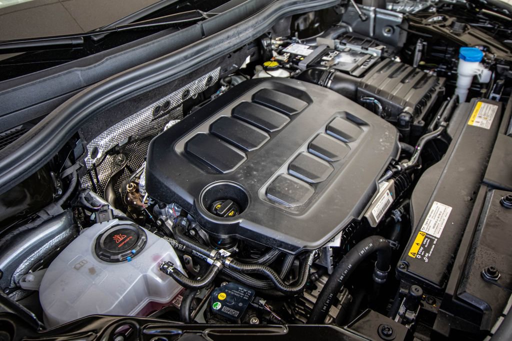 Certified 2025 Volkswagen Tiguan SE image 10