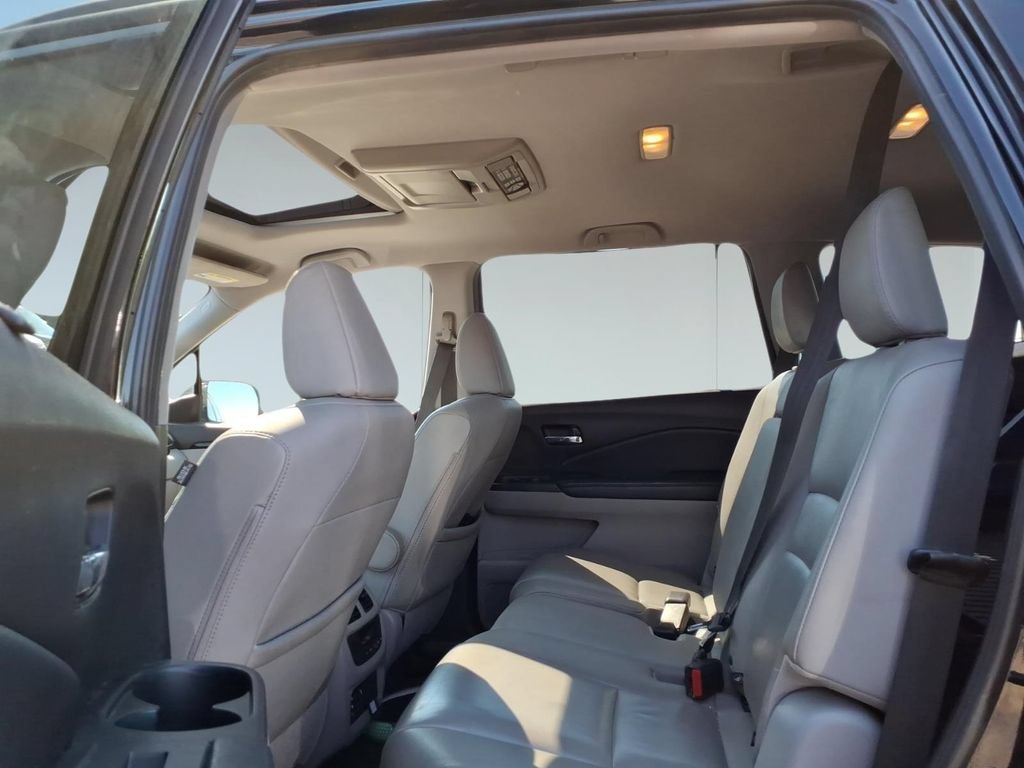 Used 2018 Honda Pilot Touring image 11