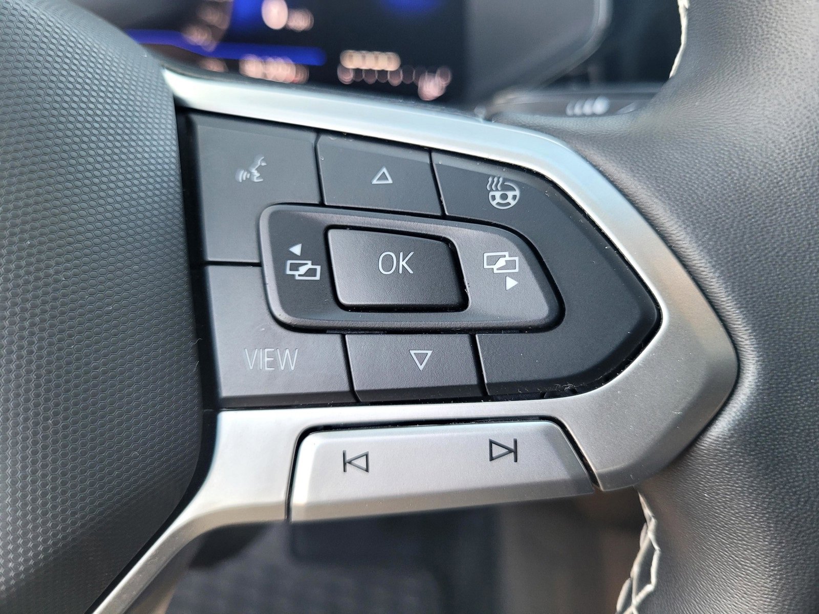 Used 2024 Volkswagen Taos SE w/ Panoramic Sunroof Package image 19