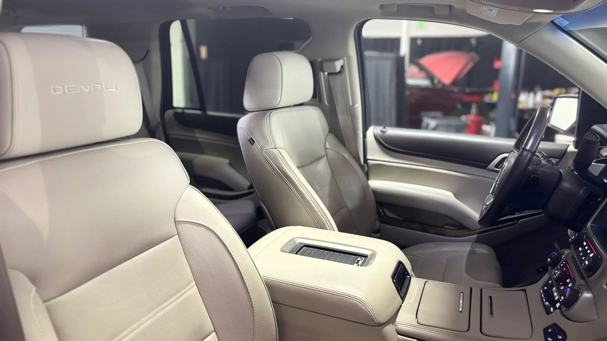 Used 2016 GMC Yukon Denali w/ Open Road Package image 14