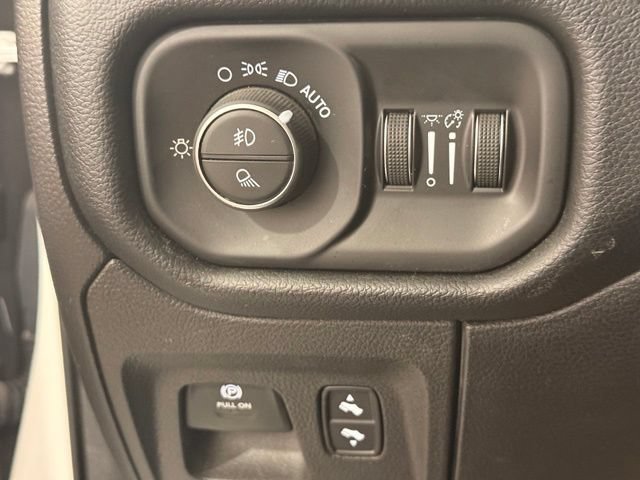 Used 2019 RAM 1500 Laramie AWD/4WD image 10