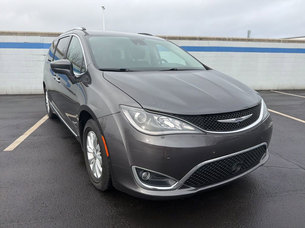 Used 2018 Chrysler Pacifica Touring-L w/ Advanced Safetytec Group image 6