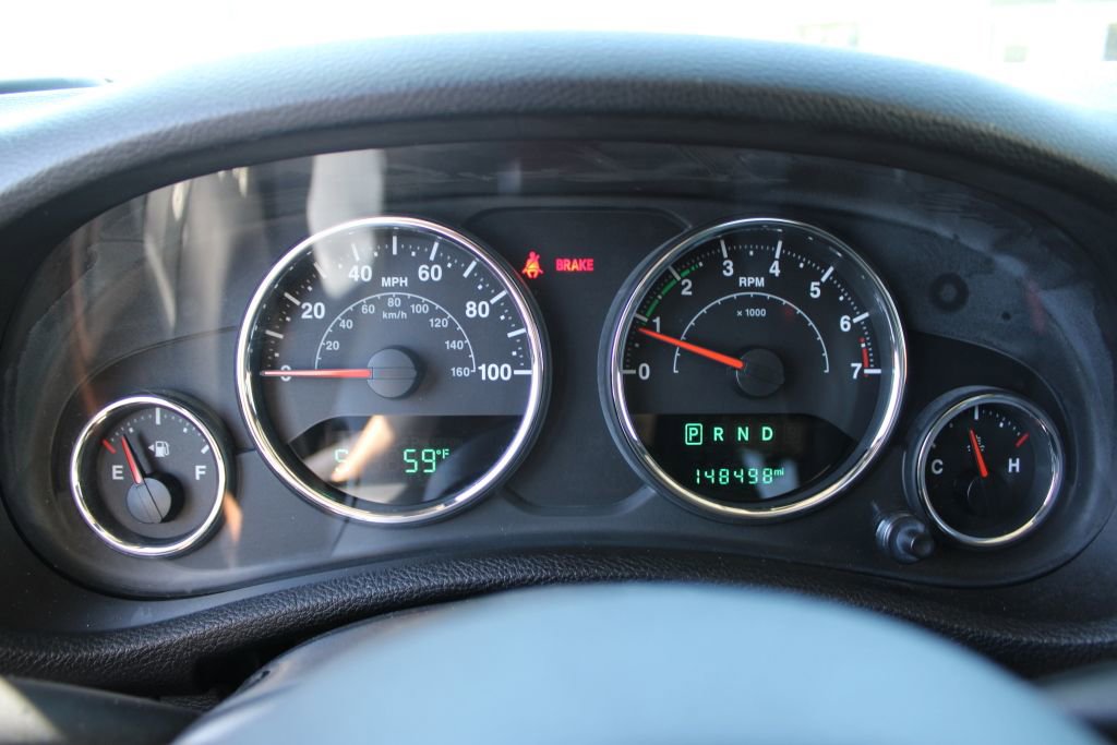 Used 2015 Jeep Wrangler Unlimited Sahara AWD/4WD image 21