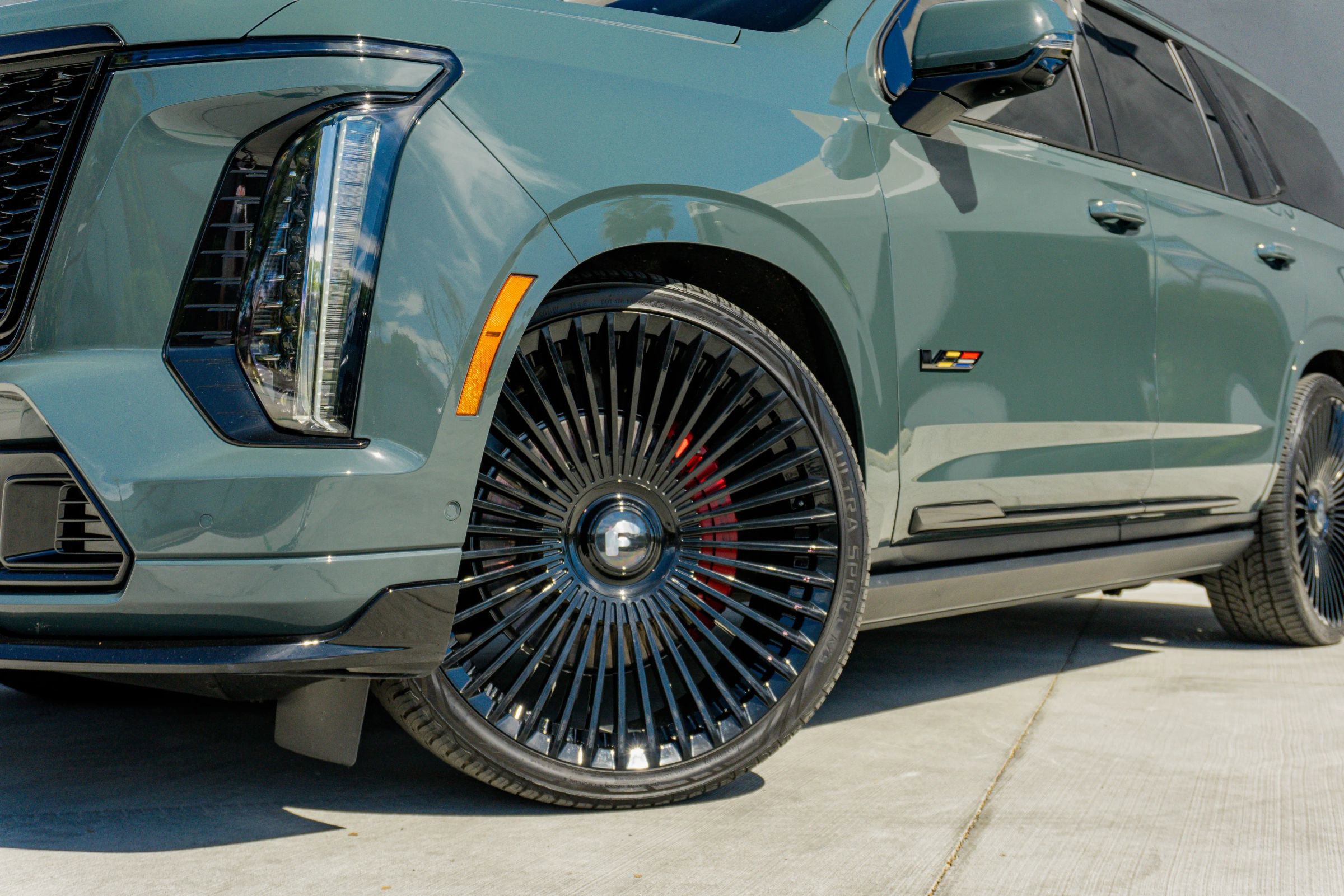 Used 2025 Cadillac Escalade V w/ LPO, ONYX Package AWD/4WD image 30