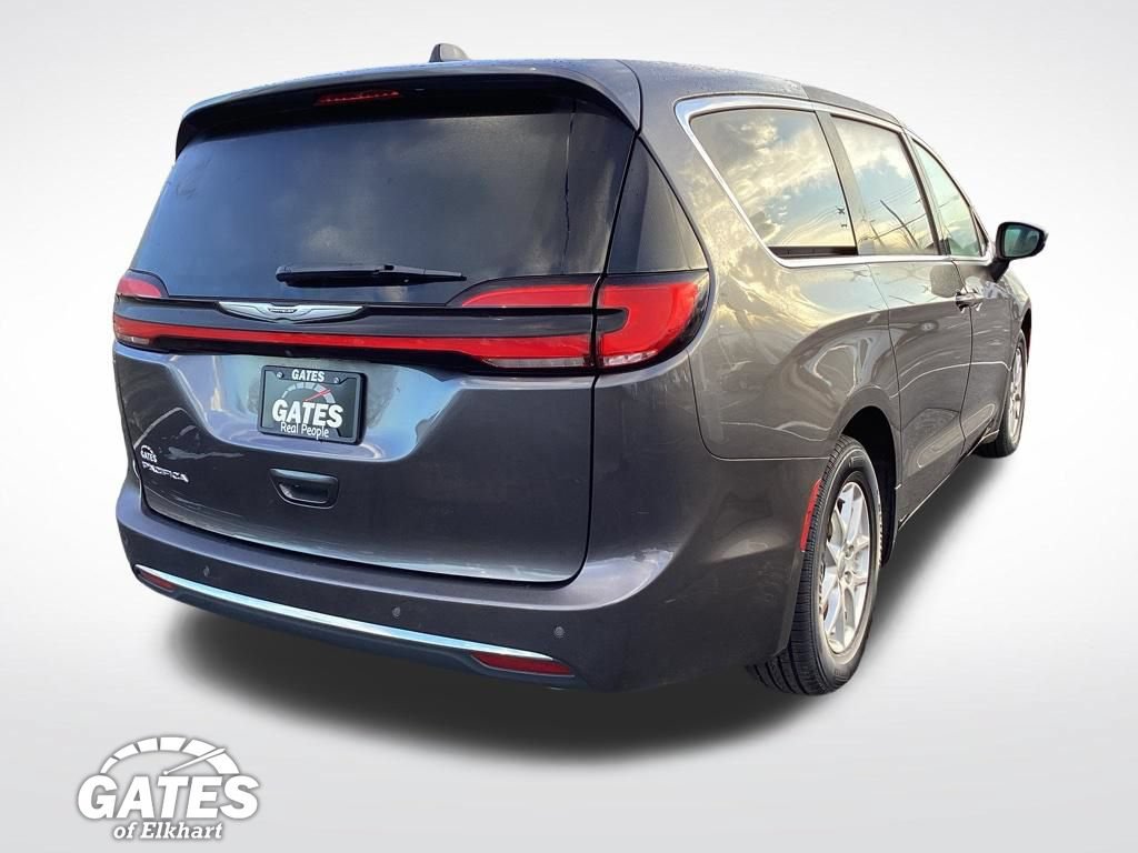 Used 2023 Chrysler Pacifica Touring-L FWD image 9