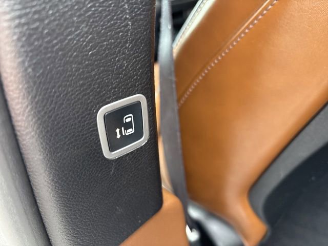 Used 2017 Chrysler Pacifica Limited w/ UConnect Theater Package image 13