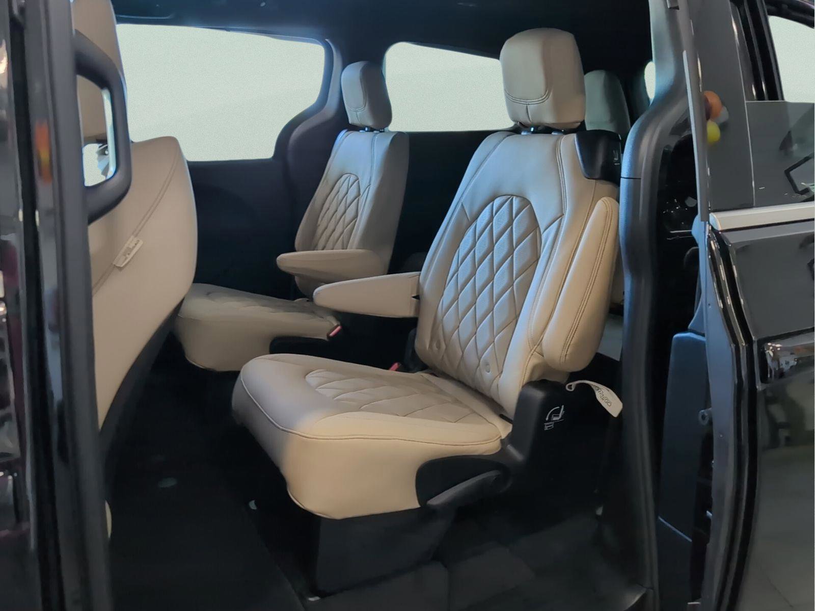 New 2026 Chrysler Pacifica Select image 37