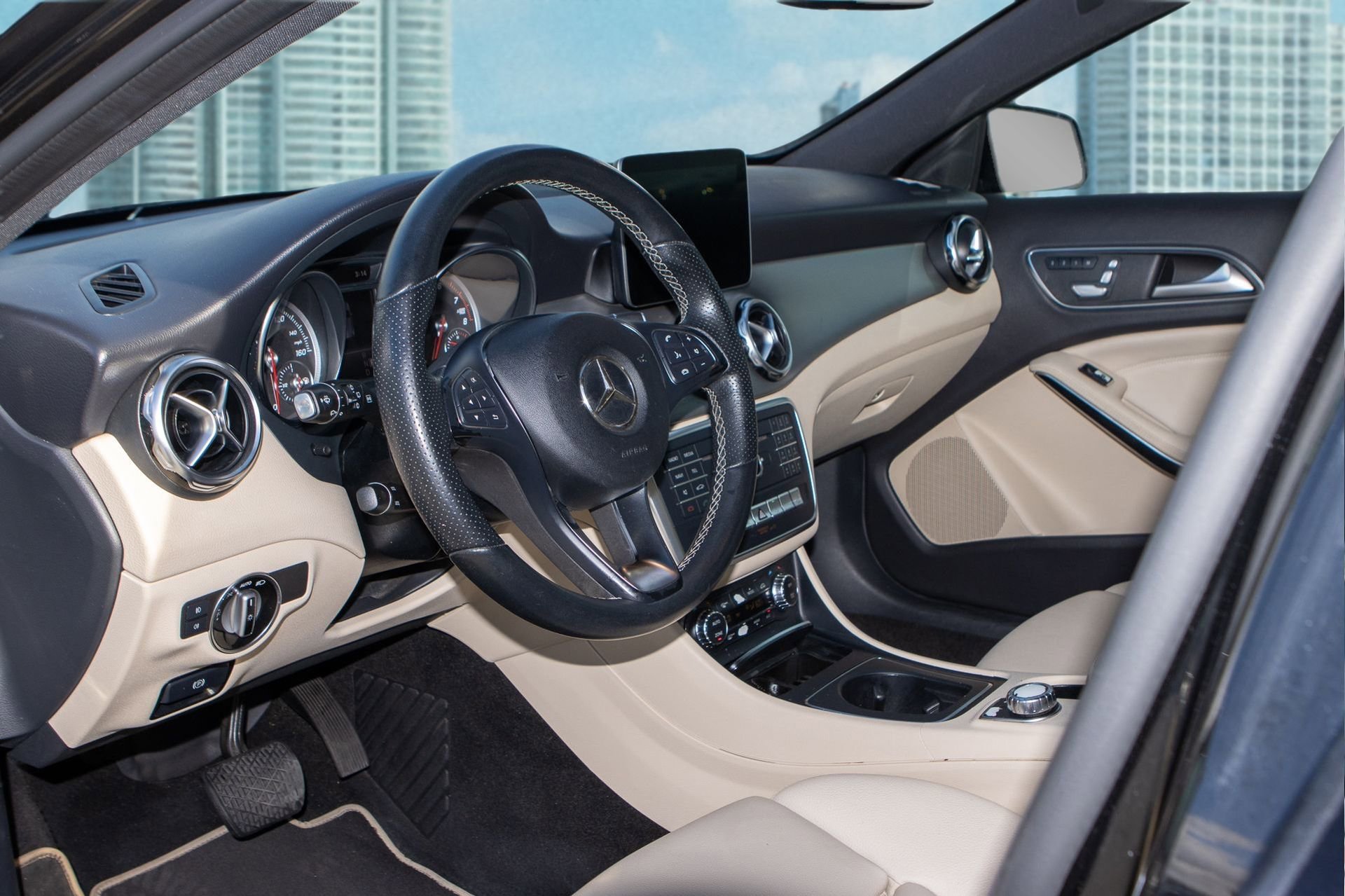 Used 2020 Mercedes-Benz GLA 250 w/ Multimedia Package image 15