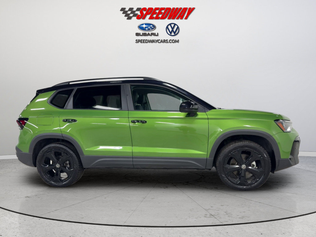 Certified 2025 Volkswagen Taos SE AWD/4WD image 4