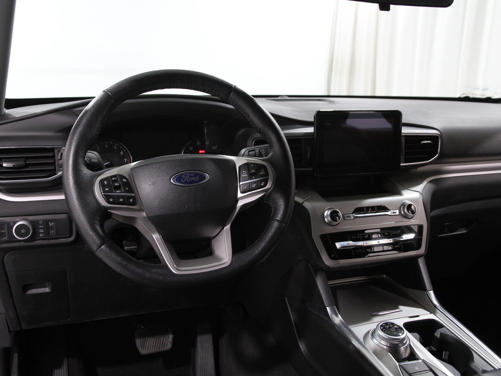 Certified 2022 Ford Explorer XLT w/ Equipment Group 202A image 7