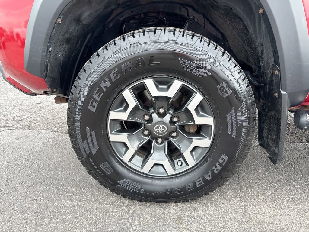 Used 2018 Toyota Tacoma TRD Off-Road AWD/4WD image 10