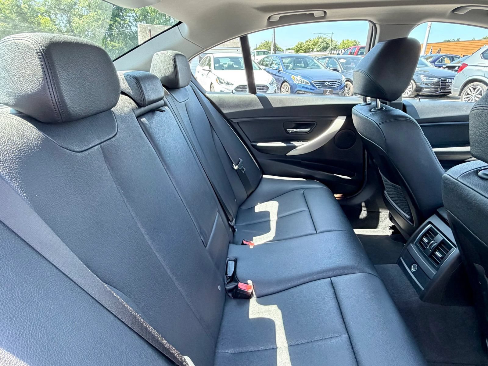 Used 2018 BMW 320i xDrive Sedan w/ Convenience Package AWD/4WD image 41