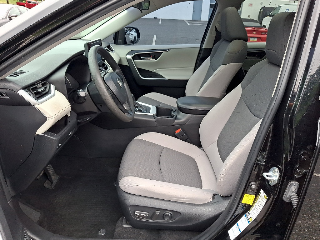Used 2022 Toyota RAV4 XLE w/ Convenience Package AWD/4WD image 16