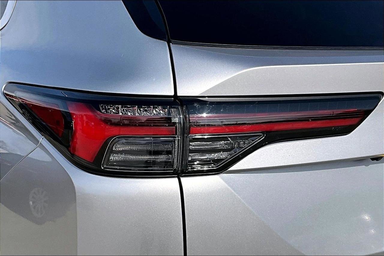 Used 2025 Mitsubishi Outlander ES image 23