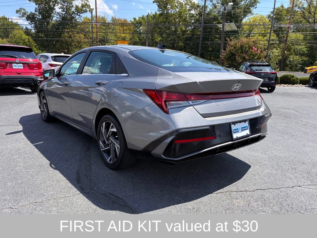 Certified 2024 Hyundai Elantra Limited FWD image 5