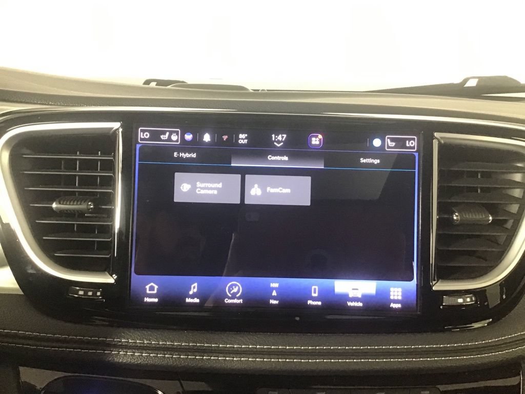 Used 2023 Chrysler Pacifica Limited w/ Uconnect Theater Family Group FWD image 34