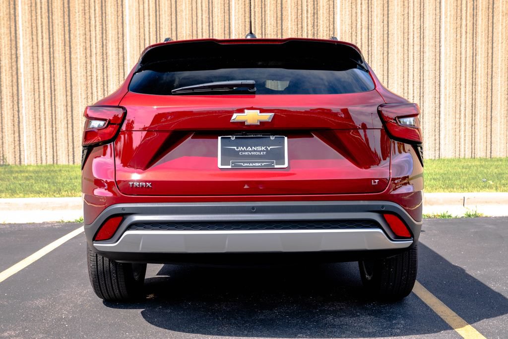 Certified 2025 Chevrolet Trax LT w/ Driver Confidence Package FWD image 8