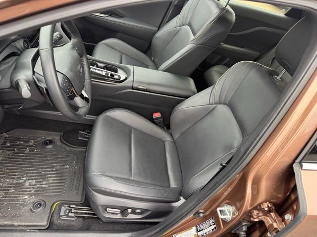 Used 2025 Toyota Crown Signia w/ Advanced Technology Package image 21