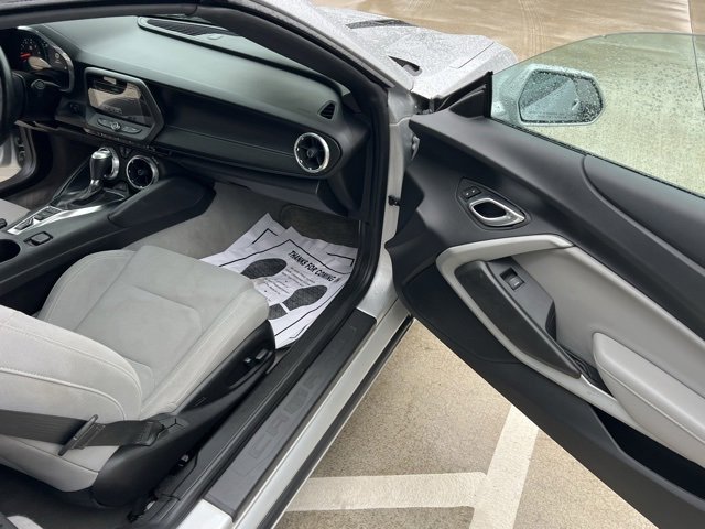 Used 2018 Chevrolet Camaro SS image 23