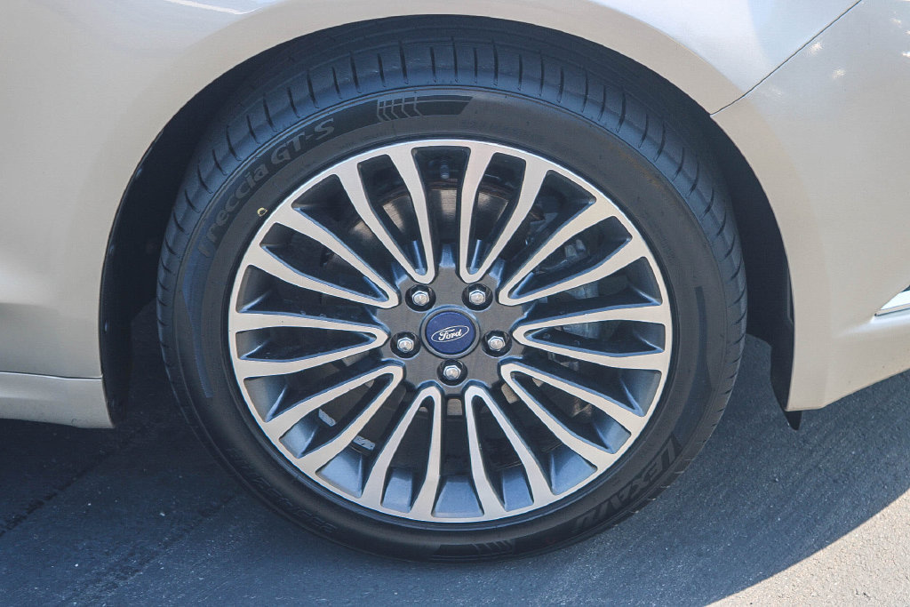 Certified 2017 Ford Fusion SE w/ Fusion SE Technology Package FWD image 10