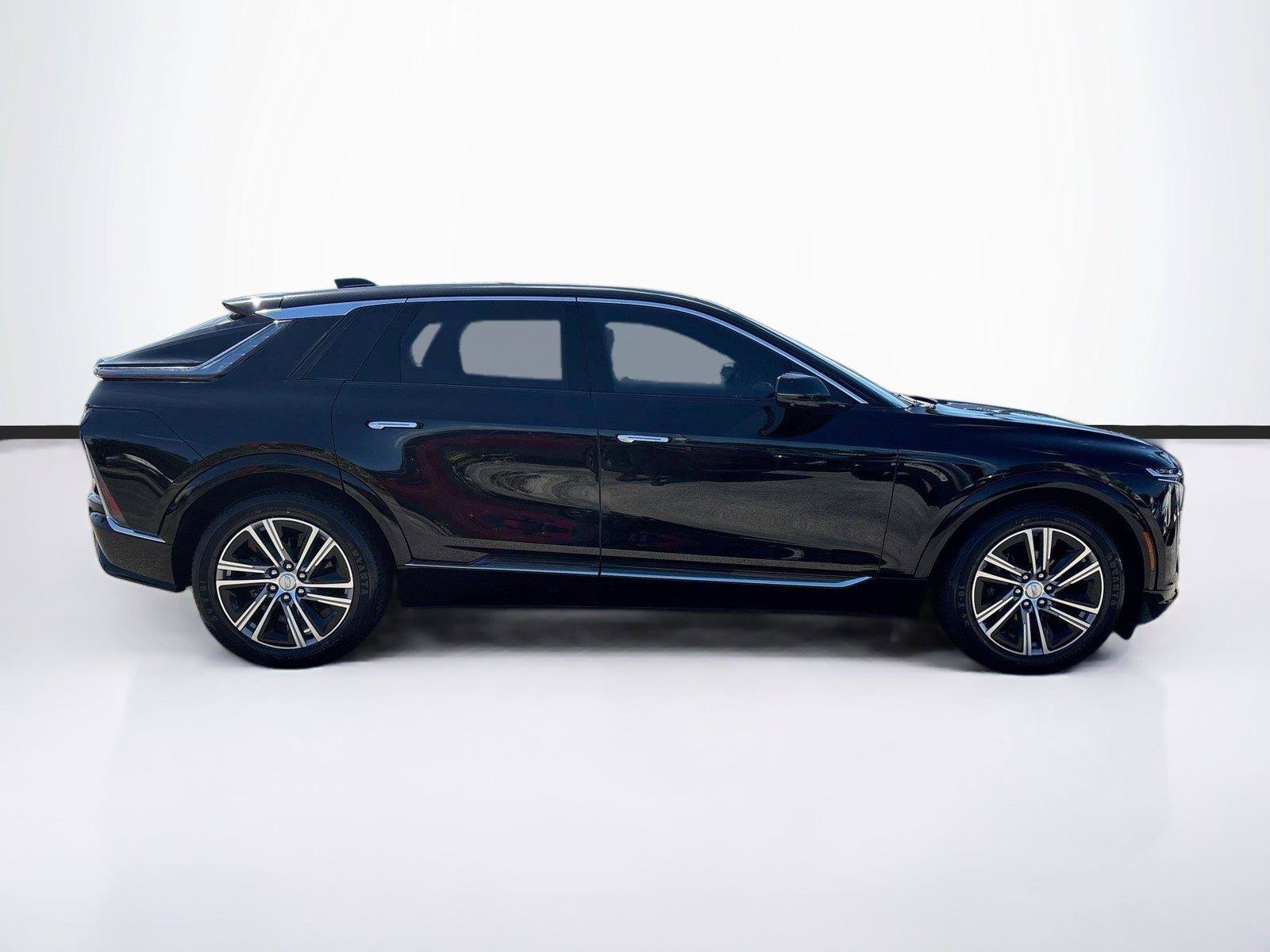 Used 2024 Cadillac Lyriq Luxury RWD image 8