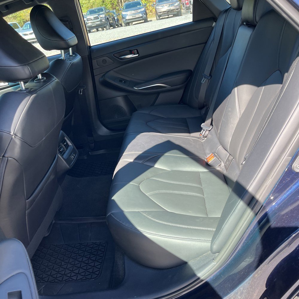 Used 2022 Toyota Avalon XLE image 7