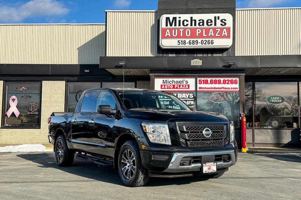 Used 2021 Nissan Titan SV w/ Accessory Utility Package image 2