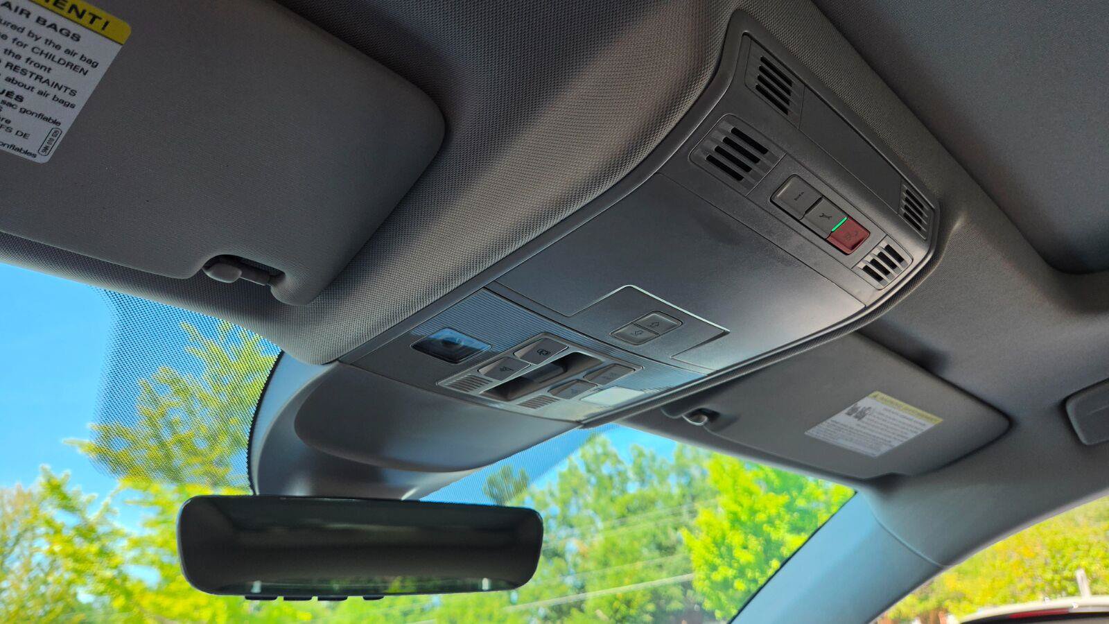 Certified 2023 Volkswagen Taos SE w/ Panoramic Sunroof Package FWD image 40