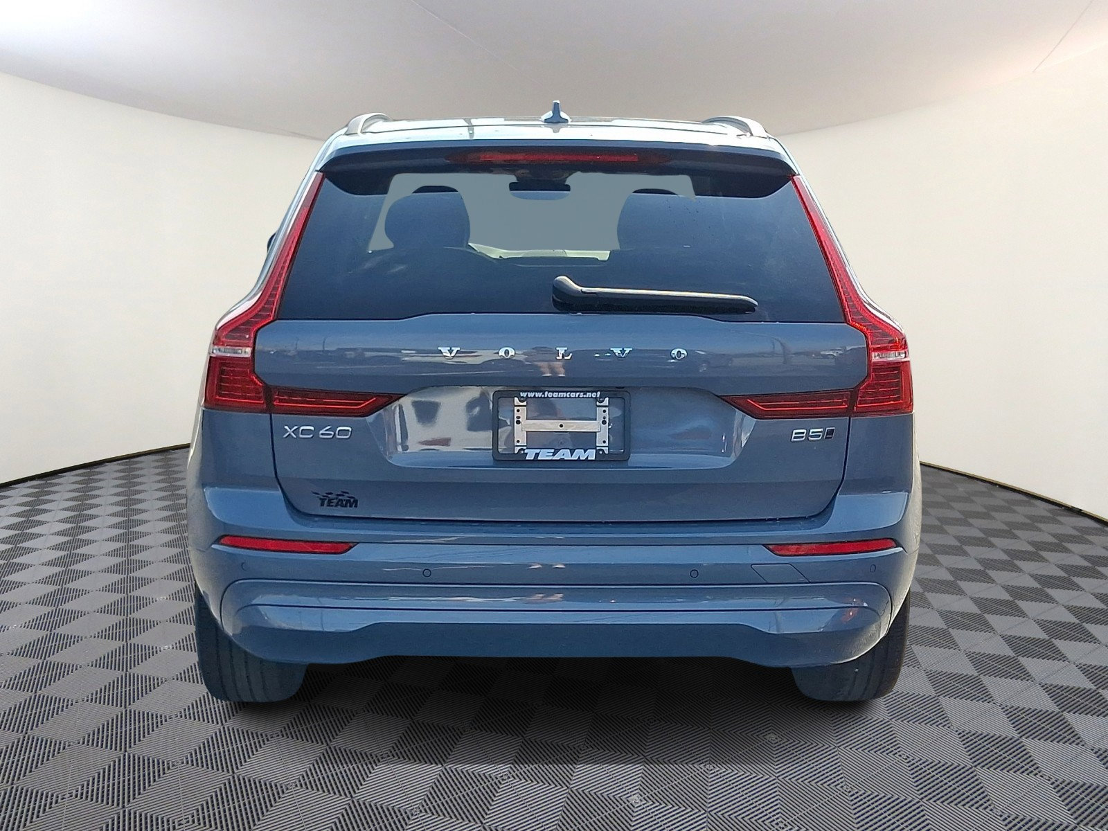 Used 2023 Volvo XC60 B5 Core AWD/4WD image 5