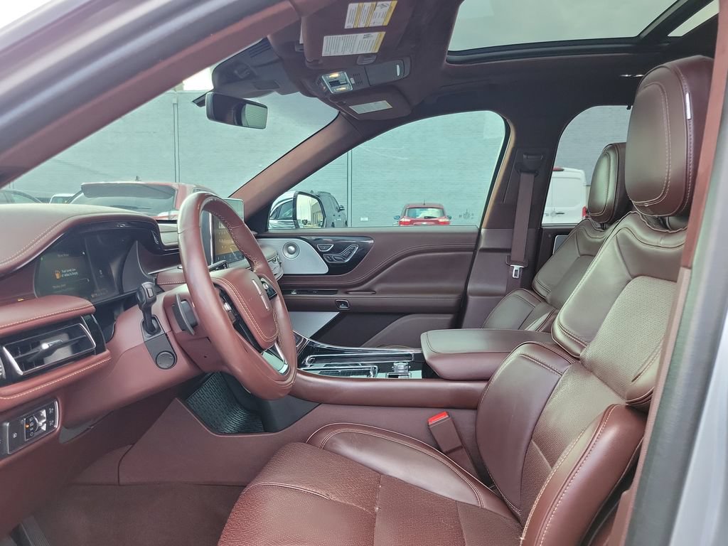 Certified 2022 Lincoln Aviator Black Label w/ Class IV Trailer Tow Package AWD/4WD image 18