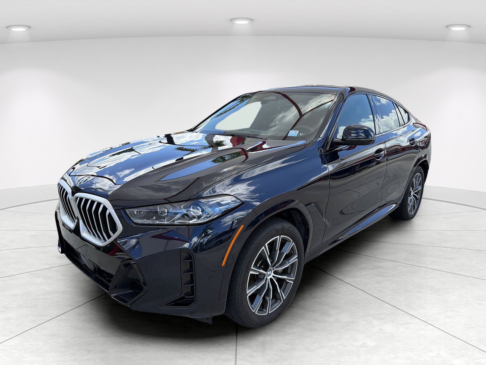 Certified 2026 BMW X6 xDrive40i AWD/4WD image 8