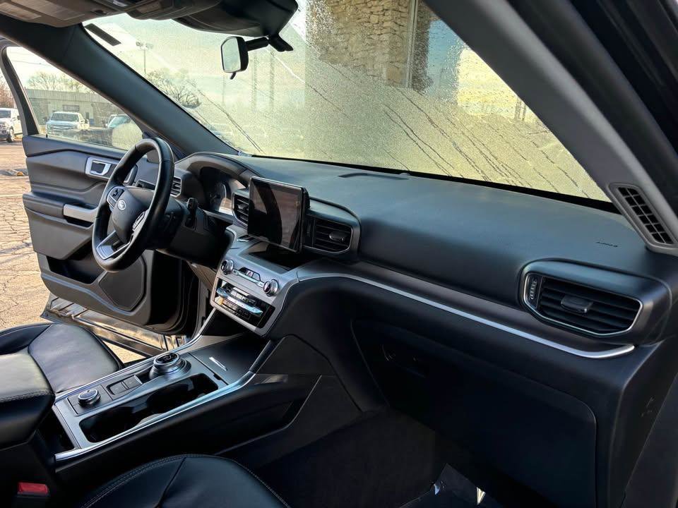 Used 2021 Ford Explorer XLT w/ Equipment Group 202A image 13