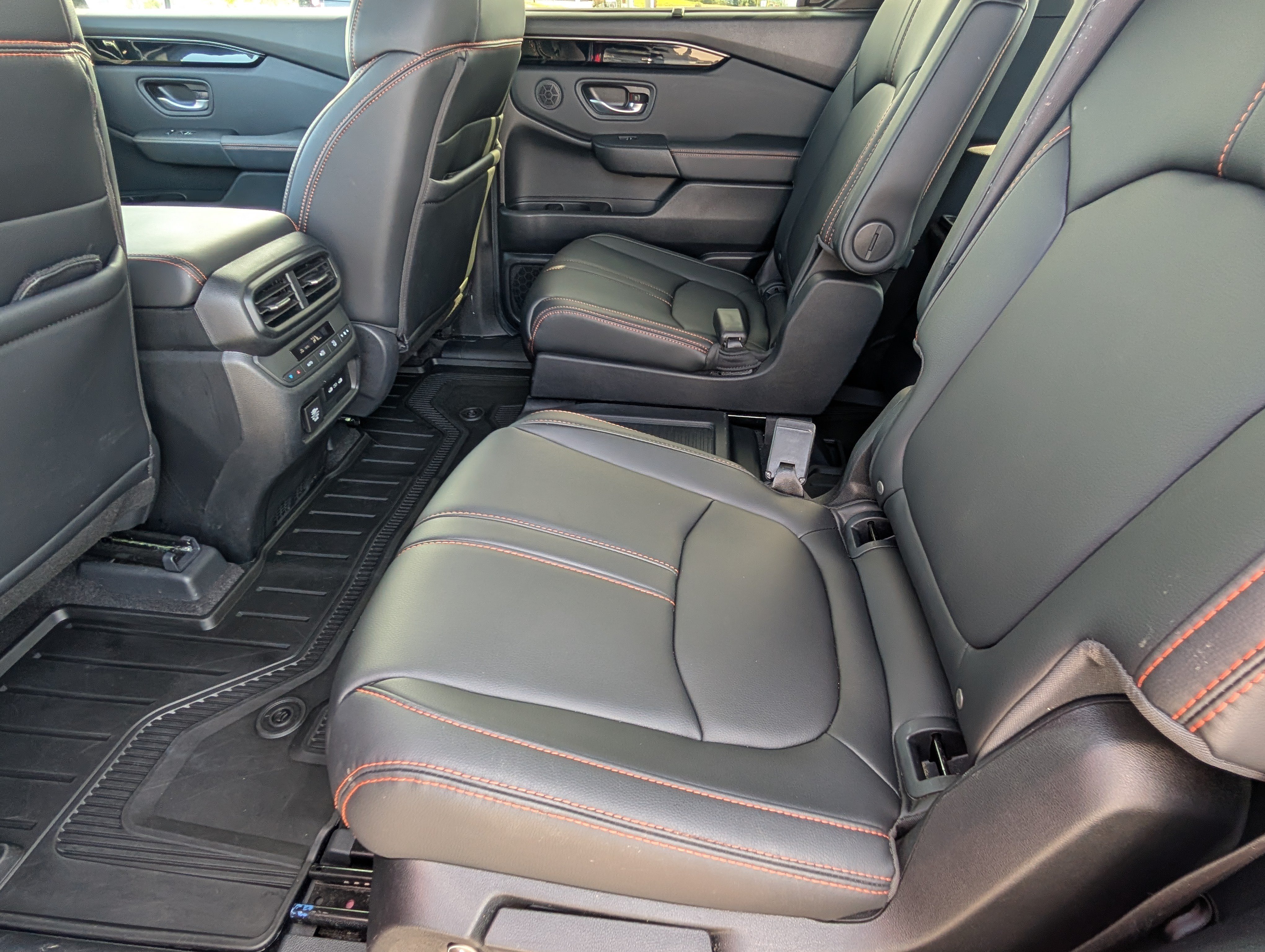 Used 2025 Honda Pilot TrailSport image 15