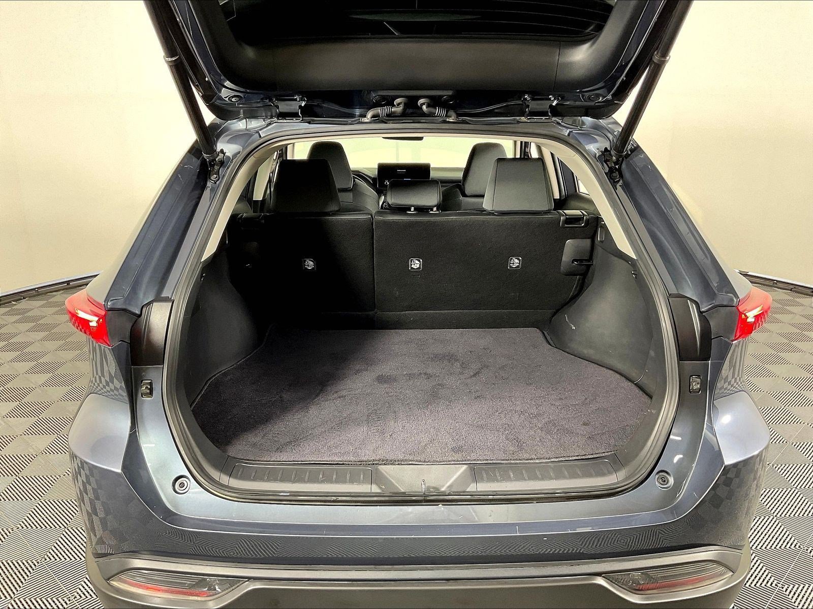 Used 2023 Toyota Venza LE AWD/4WD image 36