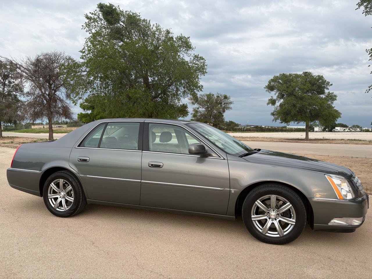 Used 2006 Cadillac DTS FWD image 60