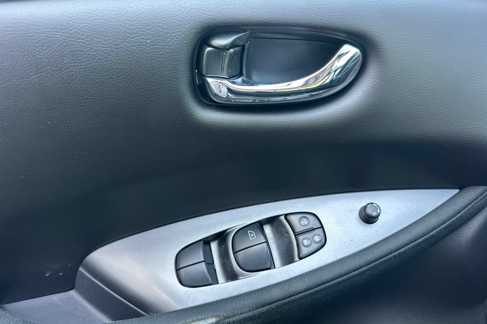 Certified 2025 Nissan Leaf S FWD image 11