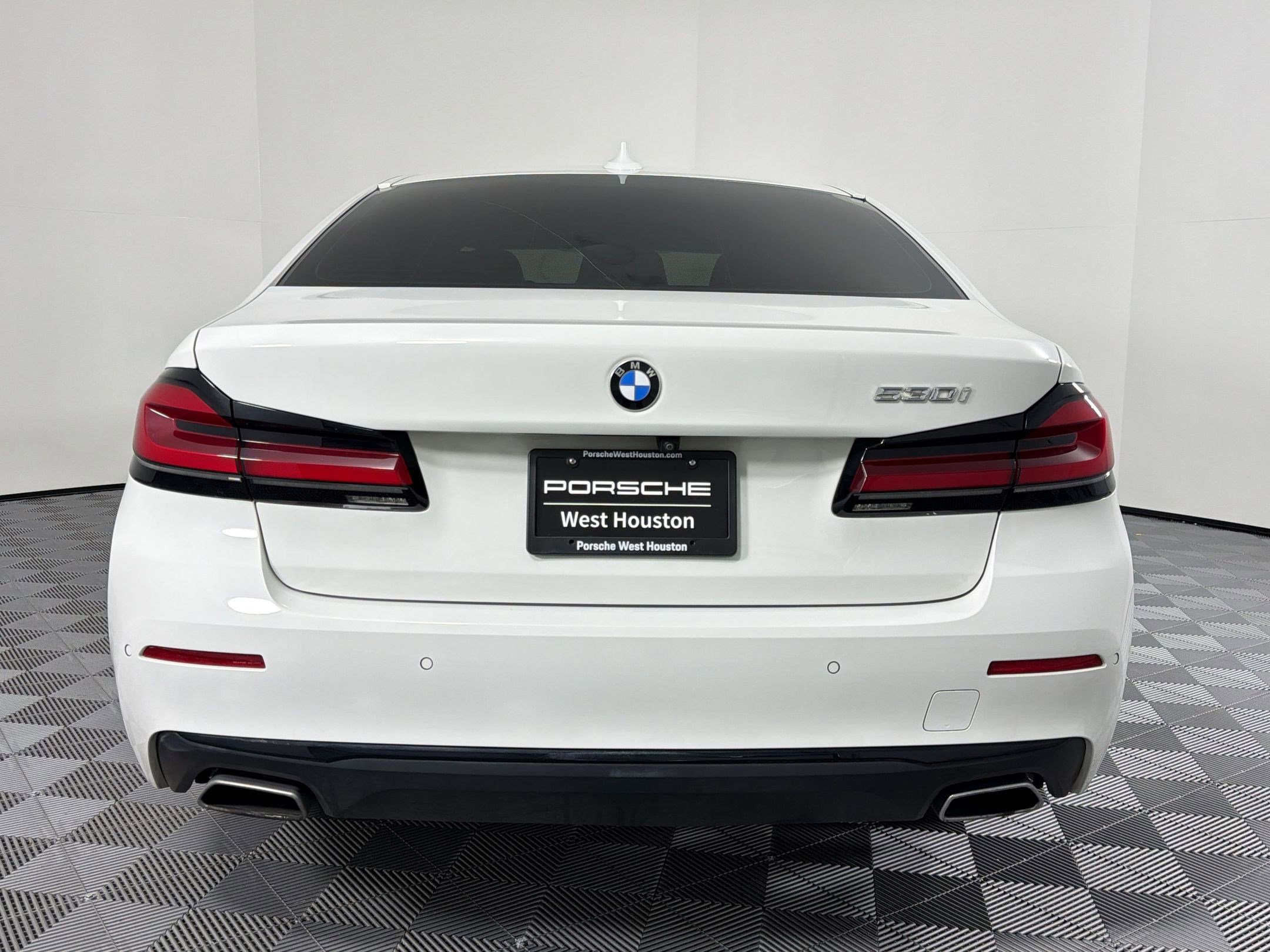 Used 2021 BMW 530i w/ Premium Package RWD image 8