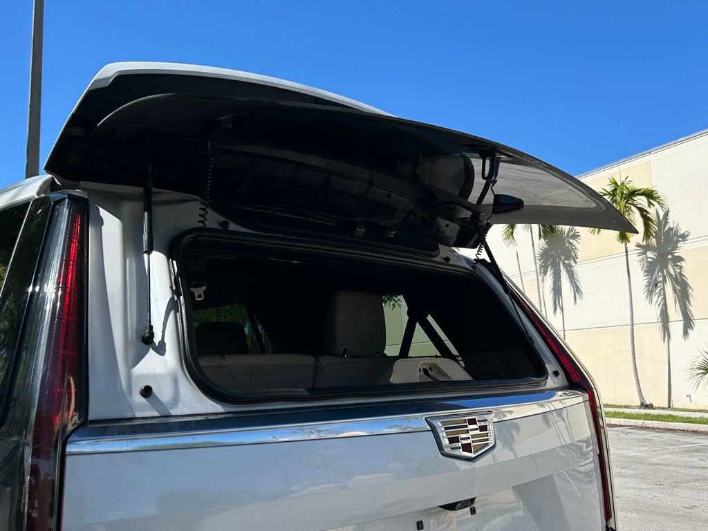 Used 2023 Cadillac Escalade Premium Luxury w/ Performance Package AWD/4WD image 59