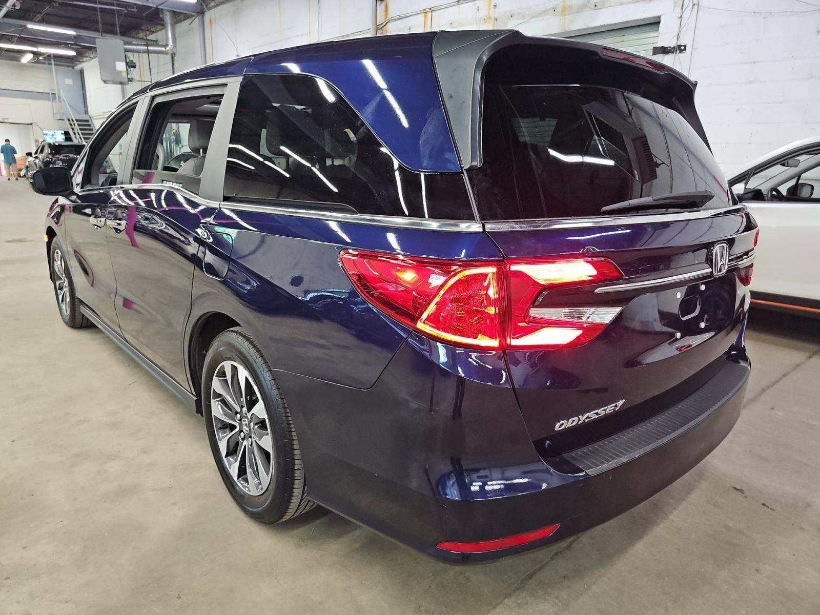Used 2023 Honda Odyssey EX-L image 2