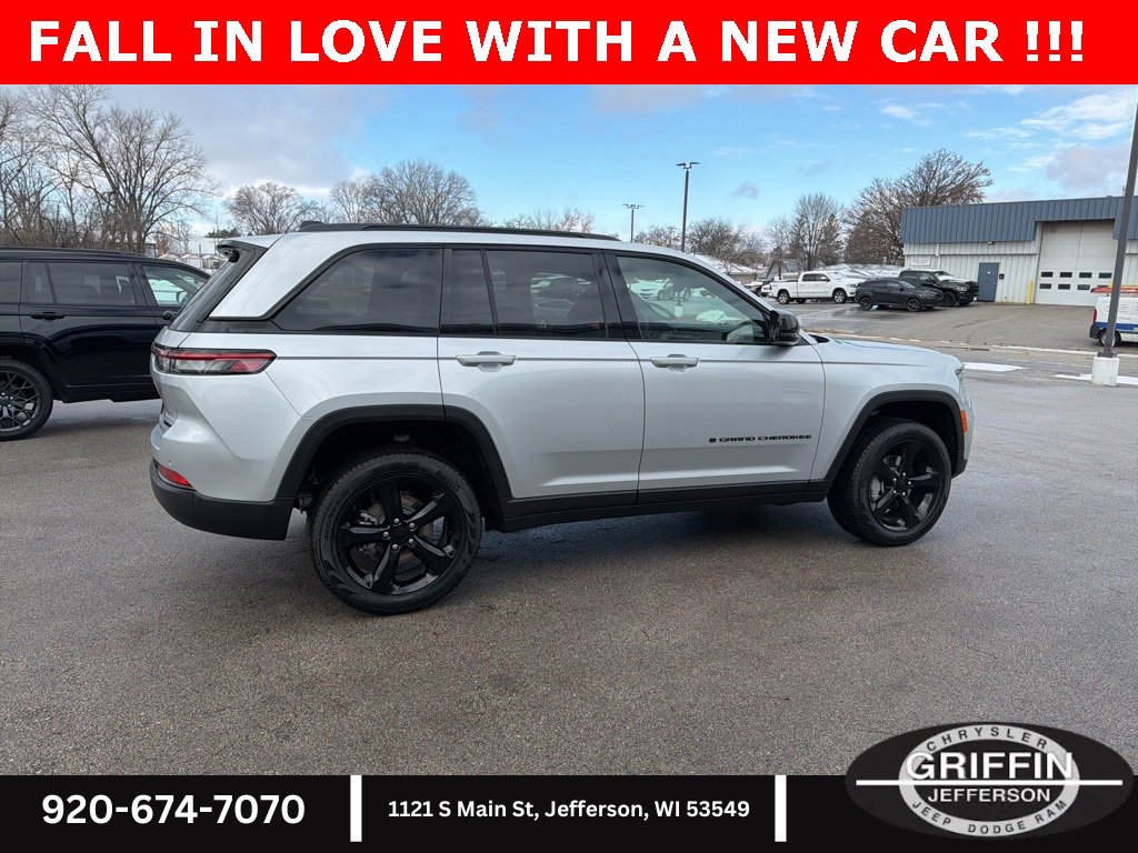 New 2025 Jeep Grand Cherokee Limited w/ Black Appearance Package image 8