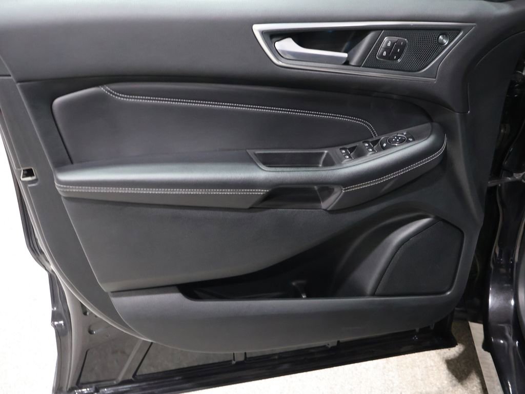 Used 2024 Ford Edge Titanium image 12