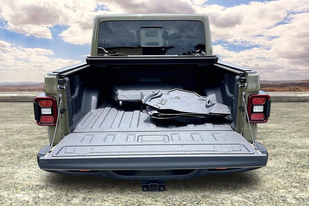 Used 2025 Jeep Gladiator Mojave AWD/4WD image 7