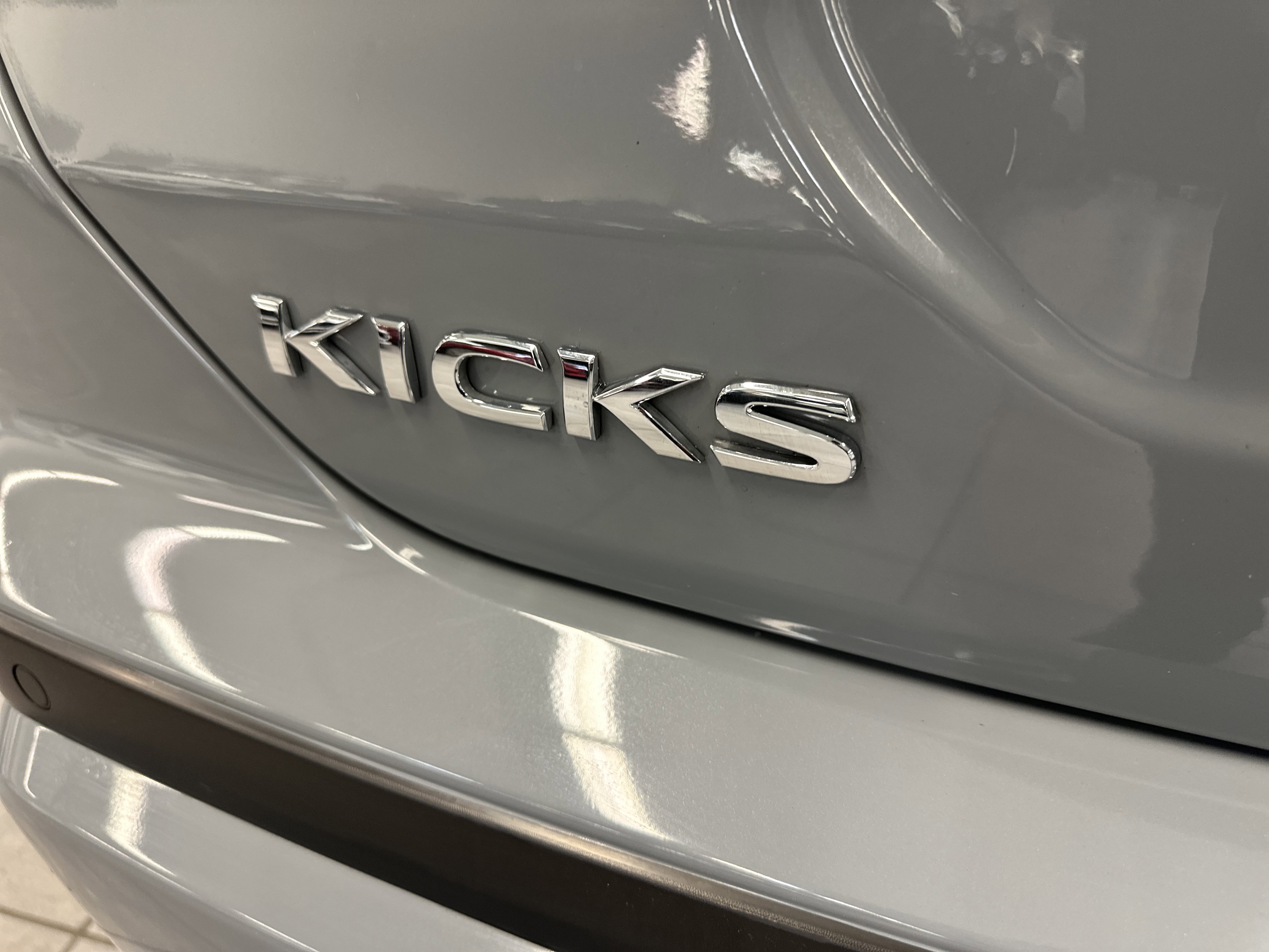 Used 2024 Nissan Kicks SR w/ SR Premium Package image 9
