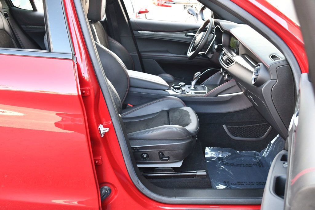 Used 2018 Alfa Romeo Stelvio Quadrifoglio w/ Driver Assist Dynamic Package image 21