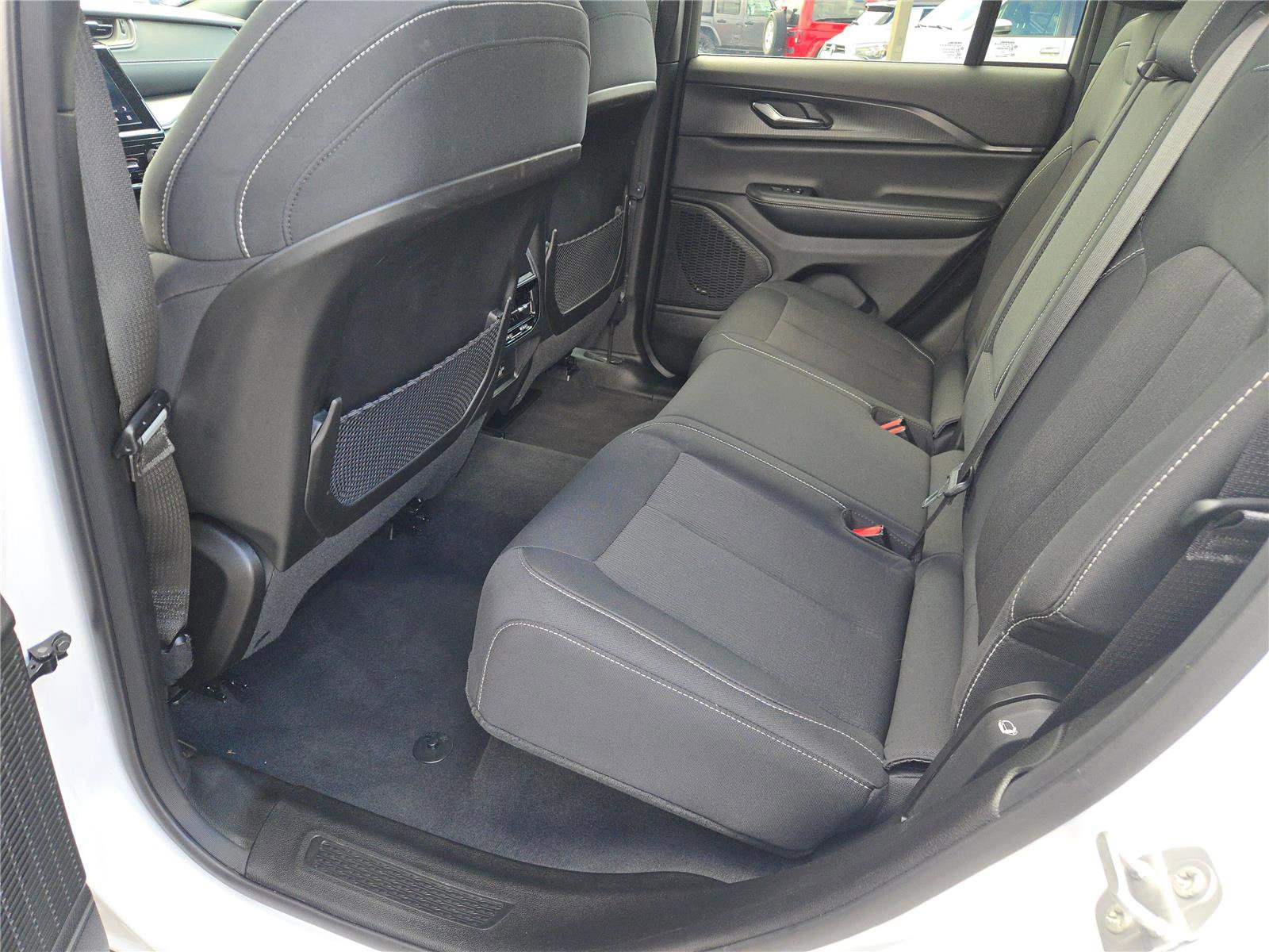 Certified 2024 Jeep Grand Cherokee Laredo X image 22