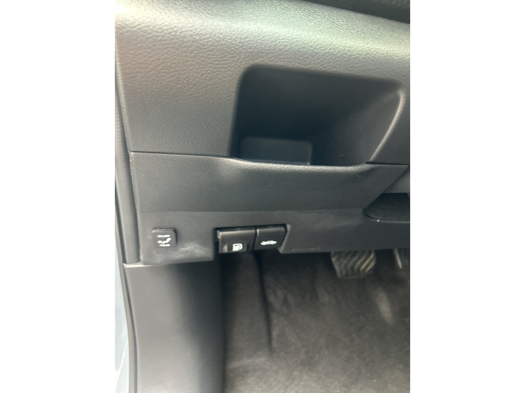 Used 2023 Nissan Kicks SV w/ Interior Electronics Package FWD image 16