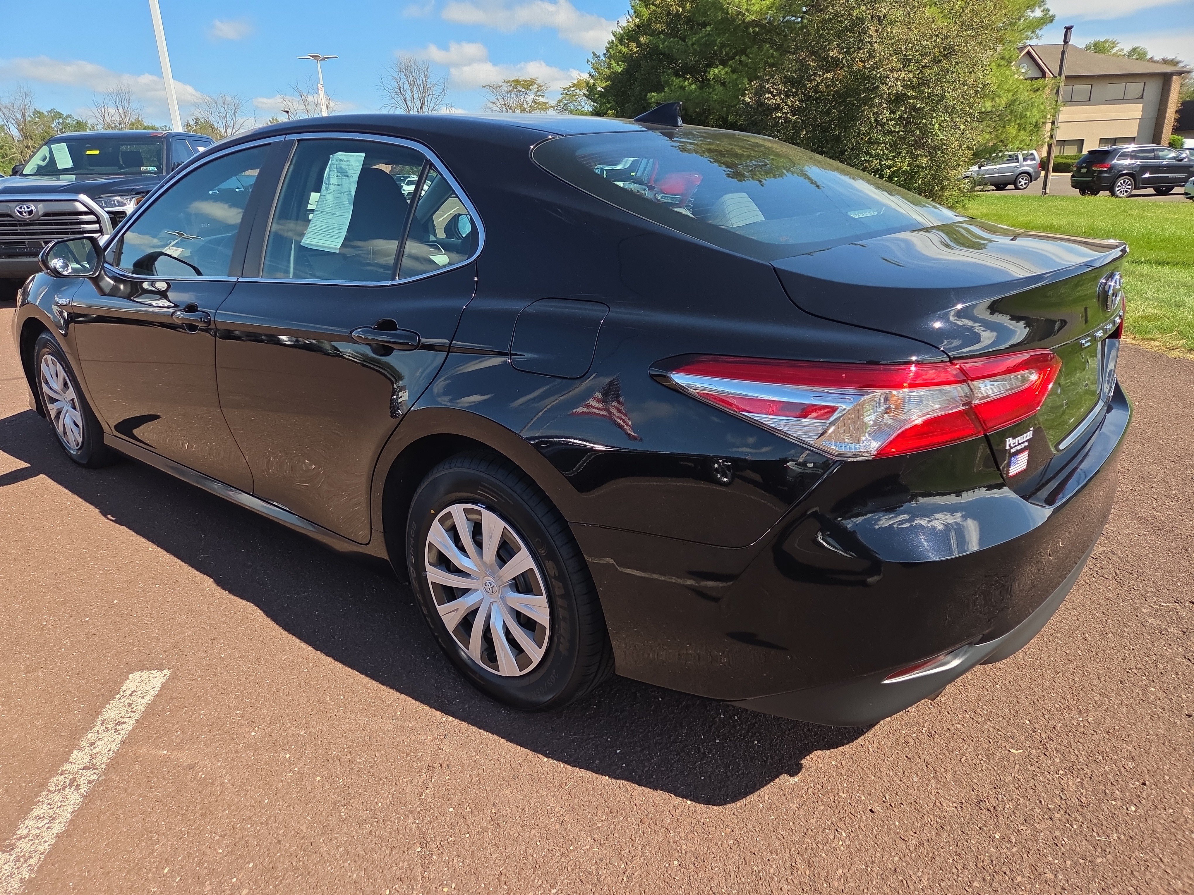 Used 2020 Toyota Camry LE FWD image 5