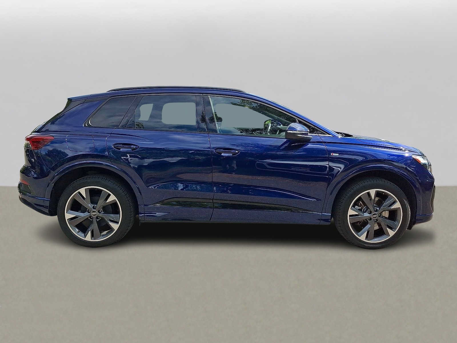 Used 2023 Audi Q4 e-tron Premium Plus w/ Premium Plus AWD/4WD image 32