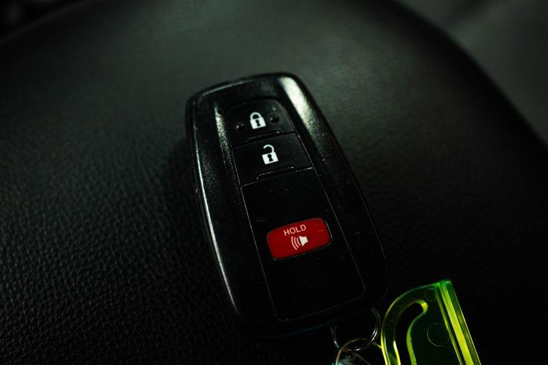 Used 2021 Toyota RAV4 XLE w/ Carpet Mat Package (TMS) image 22